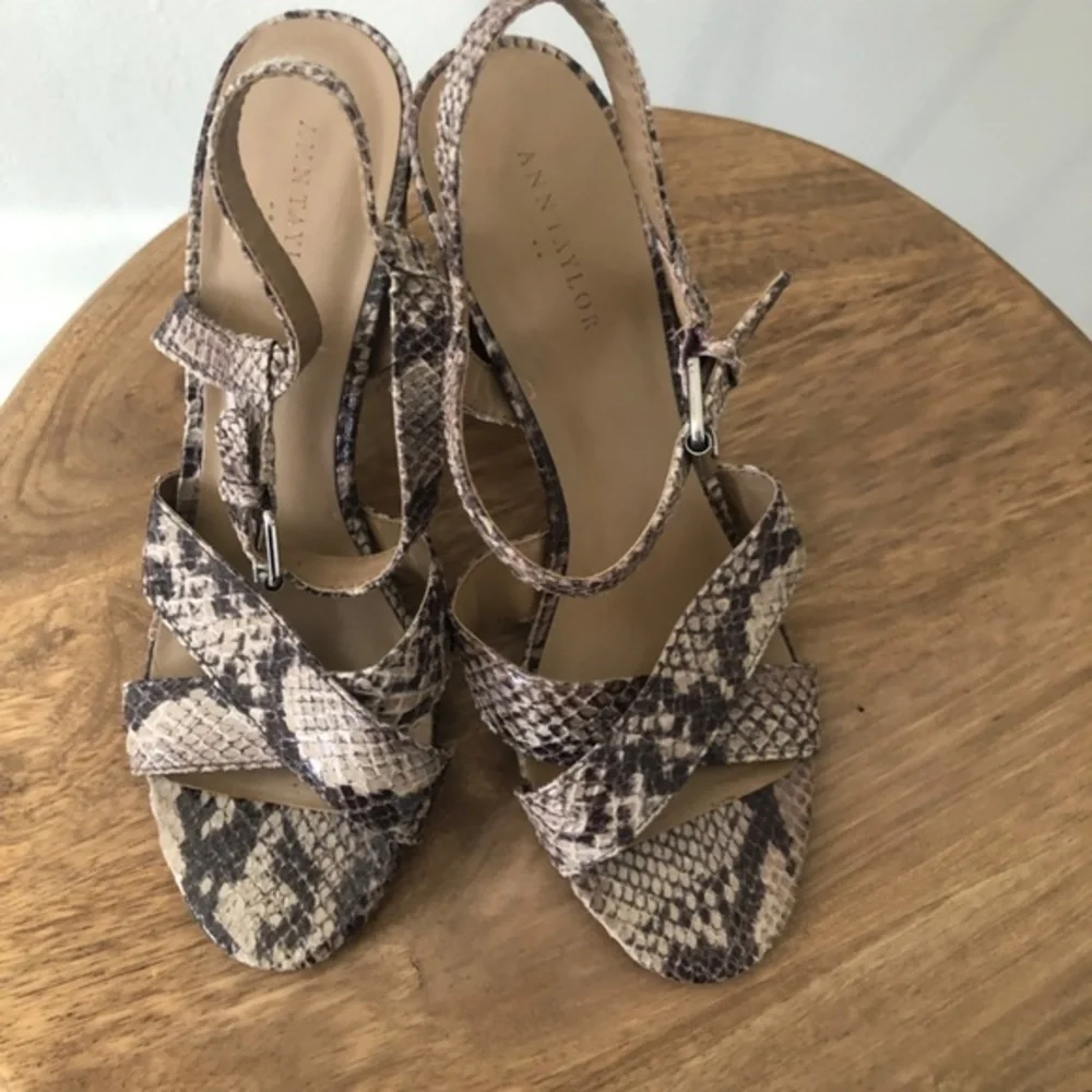 Ann Taylor‎ Factory Faux Snakeskin Strappy Block Heel Sandals - Size 7.5 M - Picture 3 of 10